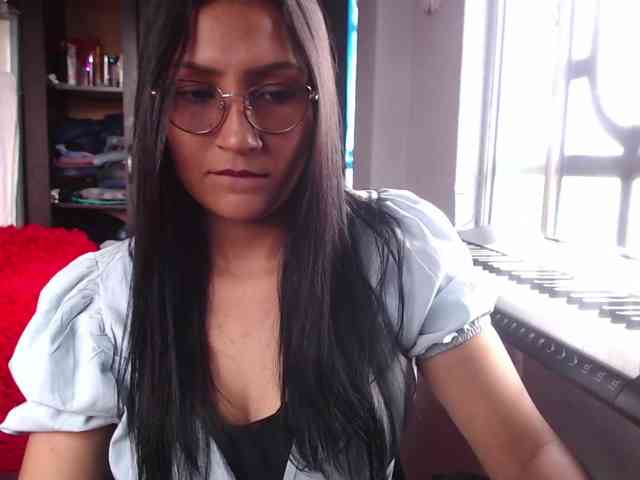 Leah-666 webcam
