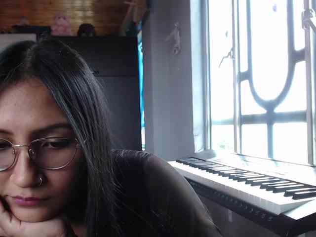 Leah-666 webcam