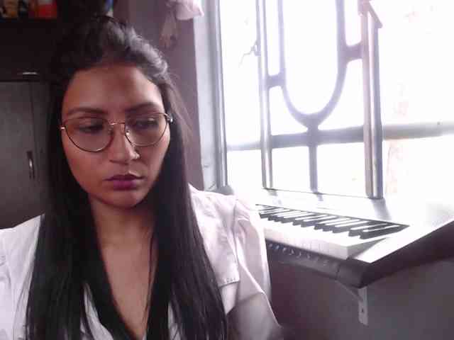 Leah-666 webcam