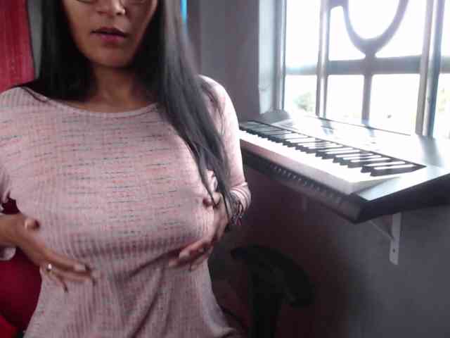 Leah-666 webcam