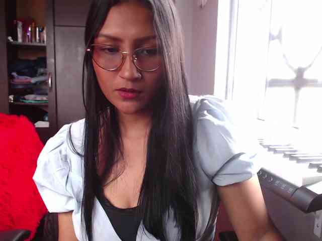 Leah-666 webcam