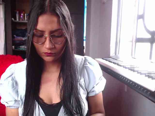 Leah-666 webcam