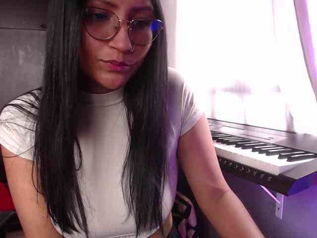 Leah-666 webcam