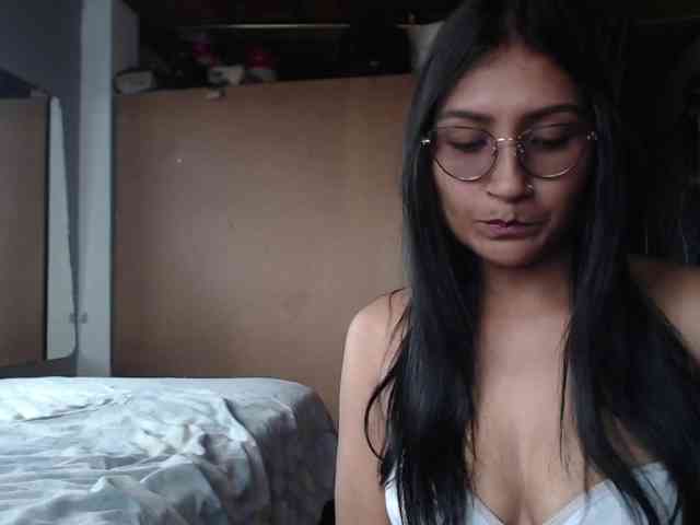 Leah-666 webcam