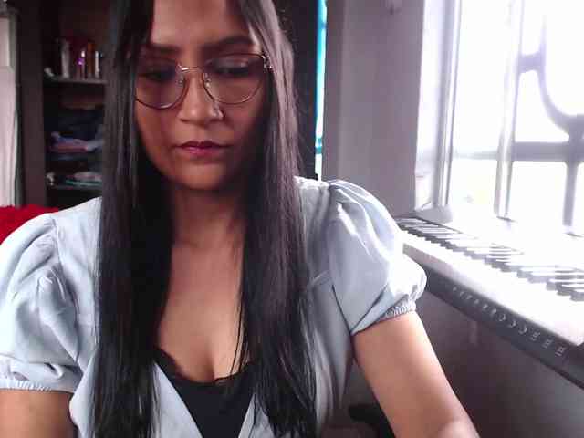 Leah-666 webcam