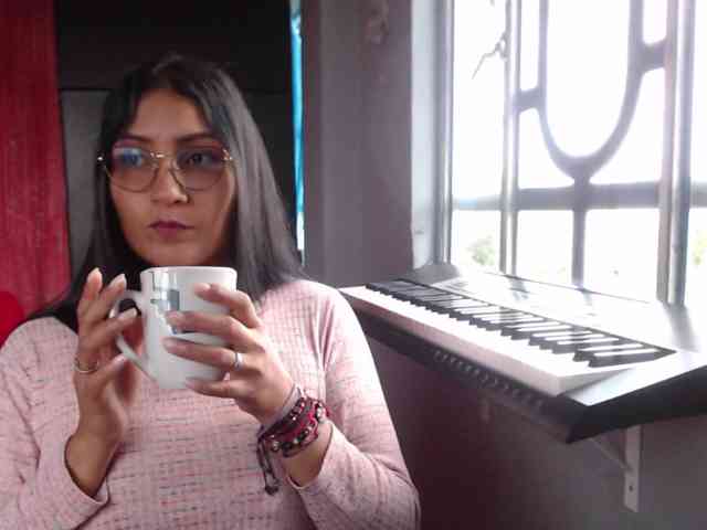 Leah-666 webcam