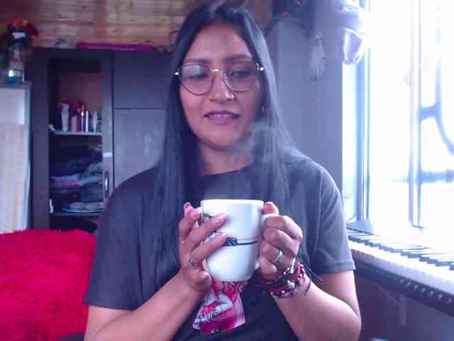 Leah-666 webcam