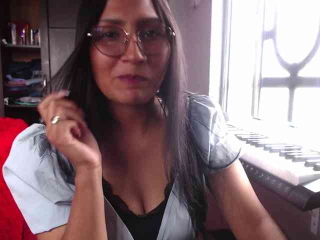Leah-666 webcam