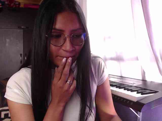 Leah-666 webcam