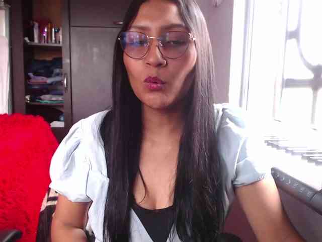 Leah-666 webcam