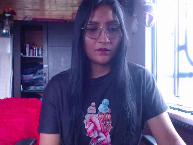 Leah-666 webcam