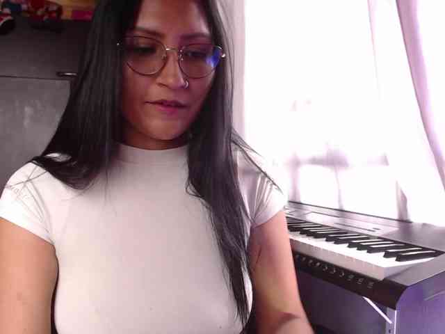 Leah-666 webcam