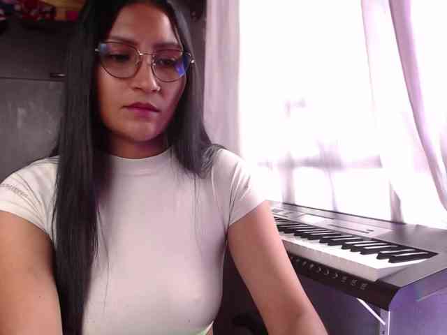 Leah-666 webcam