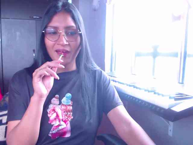 Leah-666 webcam