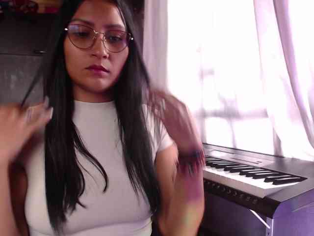 Leah-666 webcam