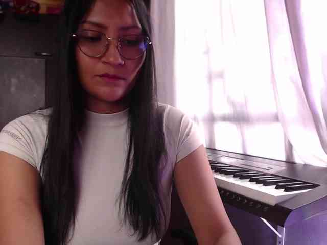 Leah-666 webcam