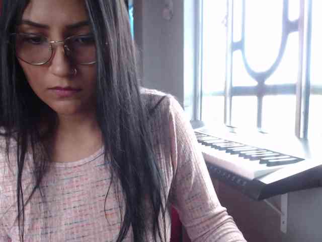 Leah-666 webcam
