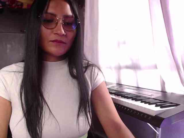 Leah-666 webcam