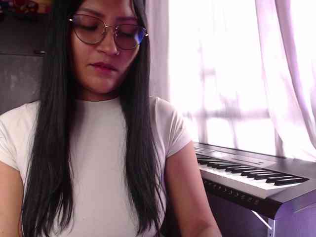 Leah-666 webcam