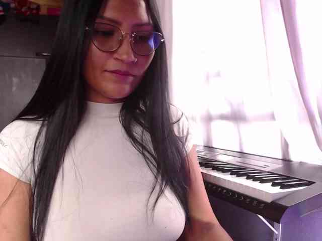 Leah-666 webcam