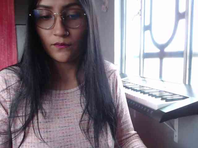 Leah-666 webcam