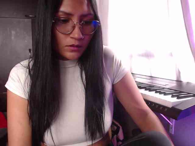 Leah-666 webcam