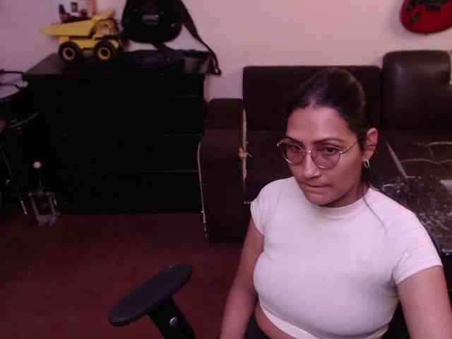 Leah-666 webcam