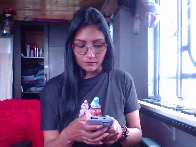 Leah-666 webcam
