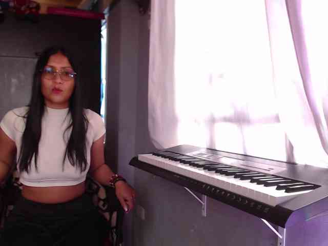 Leah-666 webcam