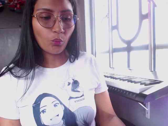 Leah-666 webcam