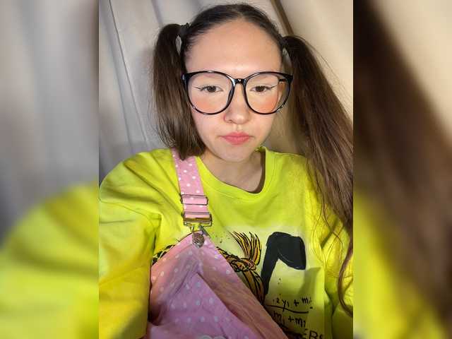 Cute-Lolly live cam on BongaCams