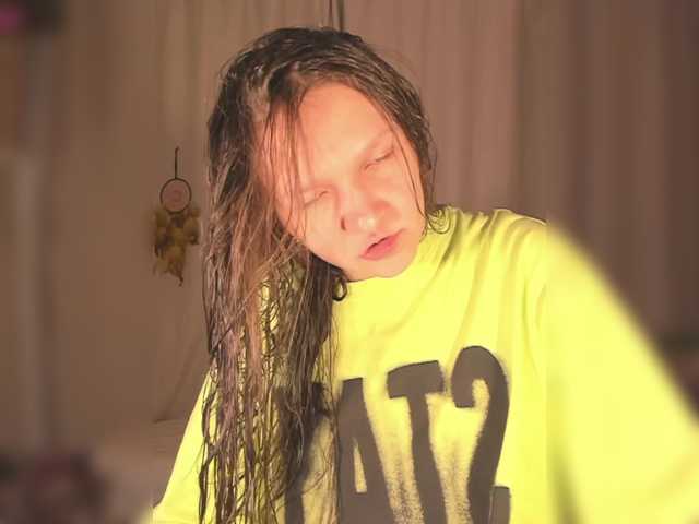 Cute-Lolly's BongaCams show and profile