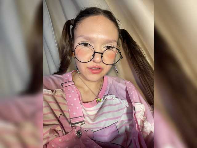 Cute-Lolly live cam on BongaCams