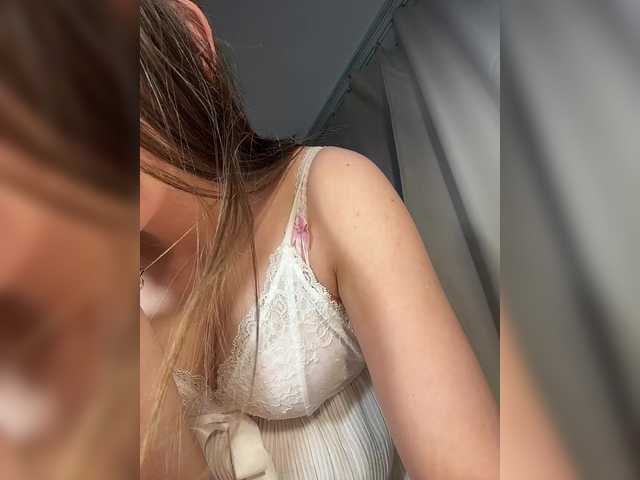 Cute-Lolly live cam on BongaCams