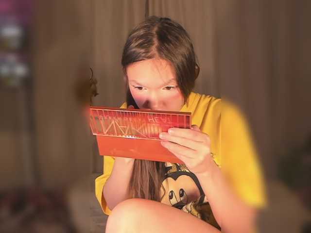 Cute-Lolly's BongaCams show and profile