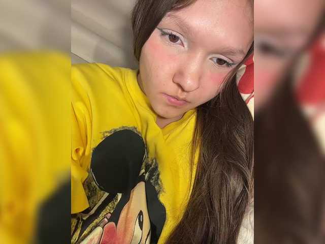 le modèle CuteLolly est en webcam porno dans un show sur le site bongacams, il possède les tags suivants: White/Caucasian,Brunette,Shaved