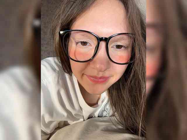 Cutelolly's cam show statistics and live stream