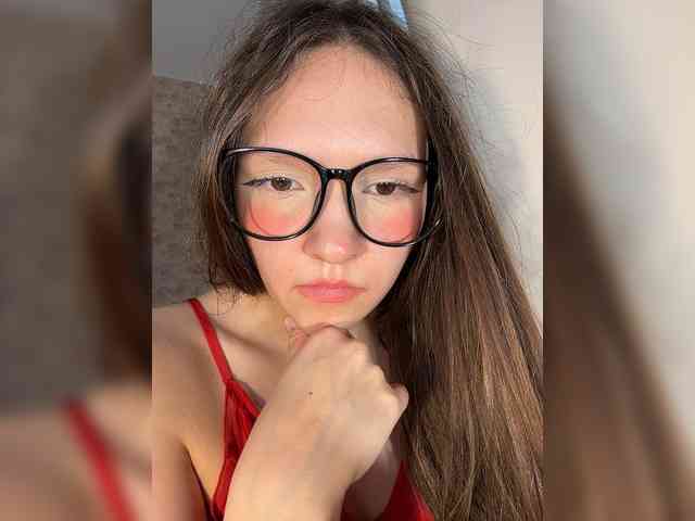 Cute-Lolly Sex Cam Show