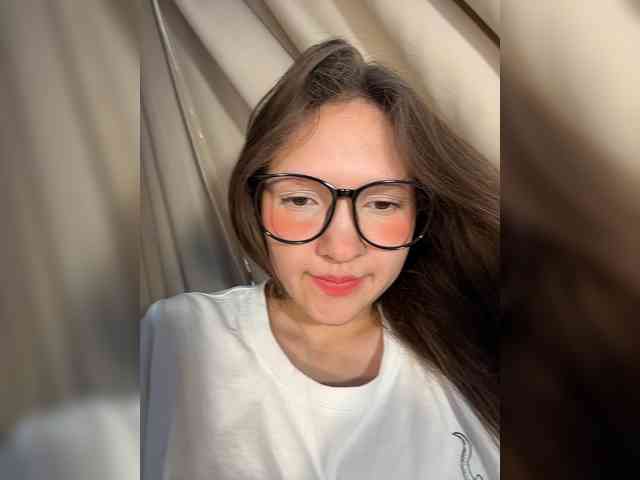 Cutelolly's cam show statistics and live stream