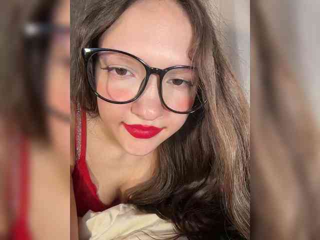 Cute-Lolly Sex Cam Show