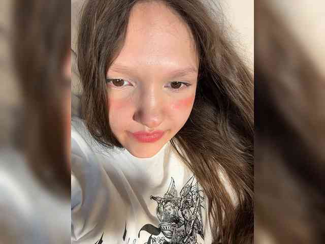 Cute-Lolly Sex Cam Show