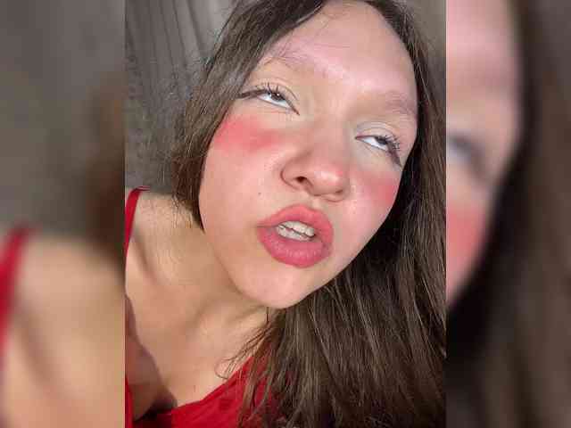 Cute-Lolly Sex Cam Show