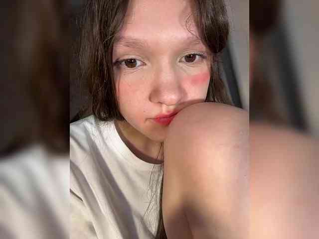 Cute-Lolly Sex Cam Show