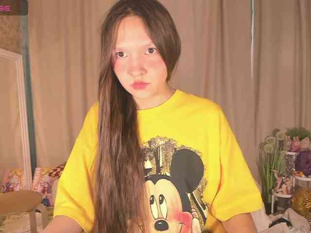 Model ini sedang live sekarang. Cute-Lolly