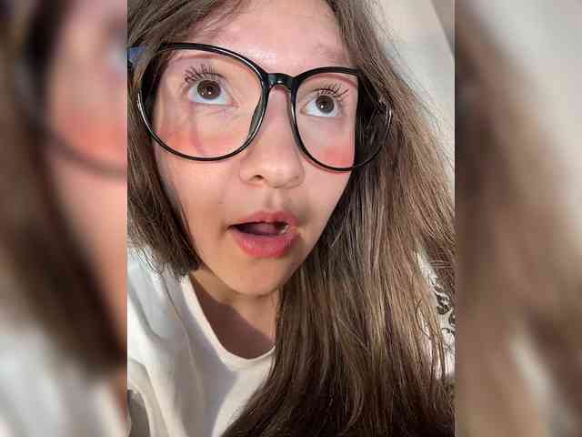 Cutelolly's cam show statistics and live stream