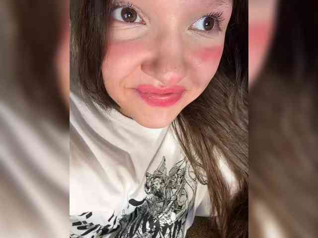Cute-Lolly Sex Cam Show