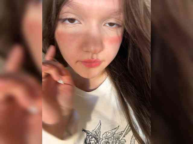 Cute-Lolly Sex Cam Show