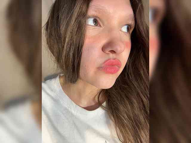 Cute-Lolly Sex Cam Show