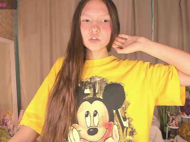 Ten model jest teraz na żywo. Cute-Lolly