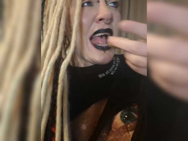 Pinkthehawk live cam on BongaCams